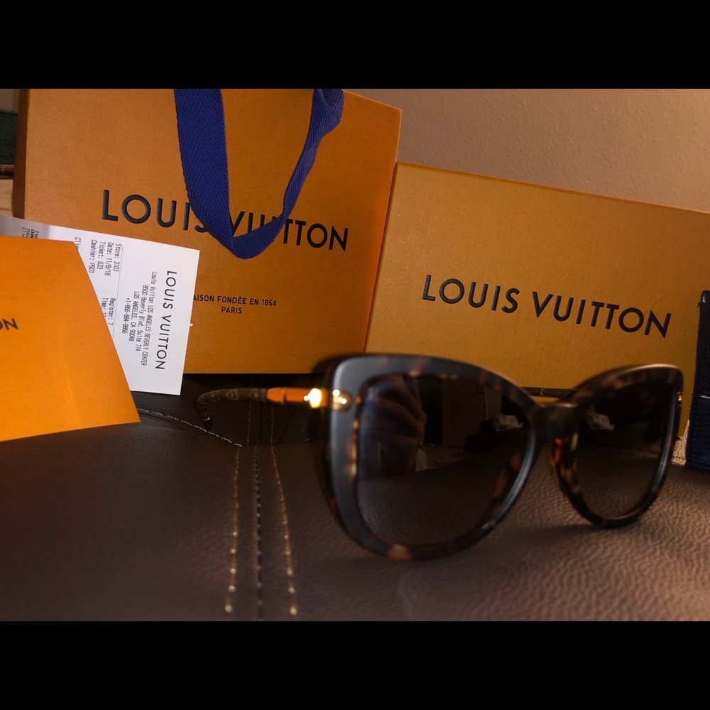 Louis Vuitton Sunglasses (LIKE NEW)
